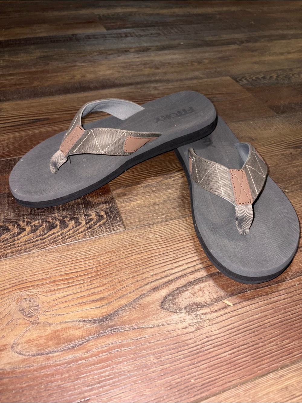 Fitory Men's Flip-Flops, Sandals Comfort Slippers for Beach Charcoal Men’s 10.5